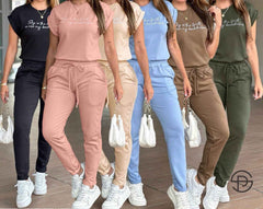 Ženski dvodelni komplet – Udobna i moderna svakodnevna kombinacija