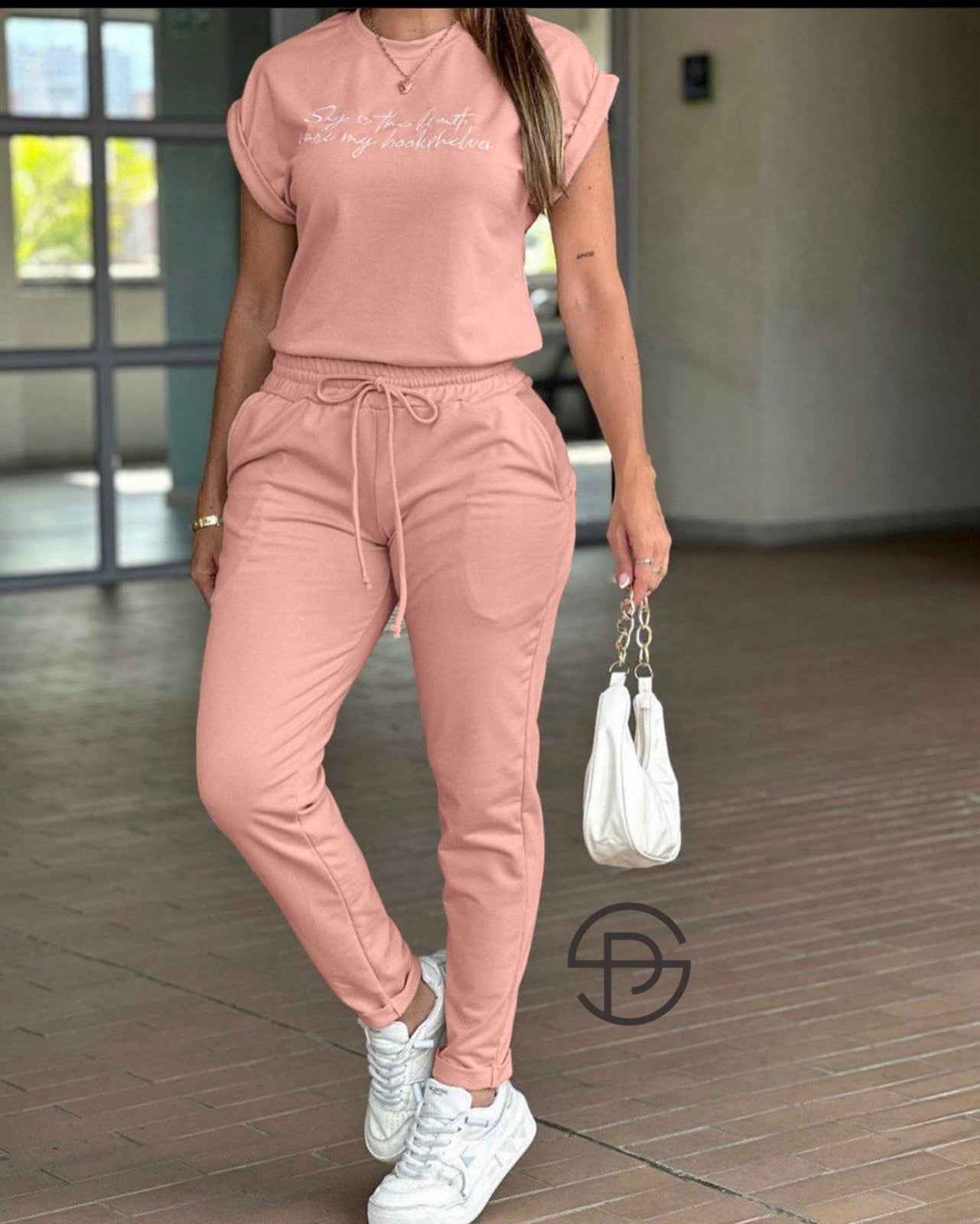 Ženski dvodelni komplet – Udobna i moderna svakodnevna kombinacija