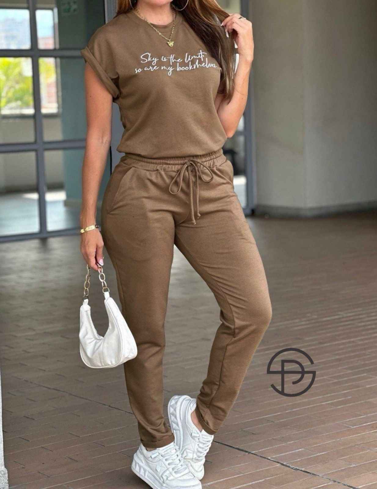 Ženski dvodelni komplet – Udobna i moderna svakodnevna kombinacija