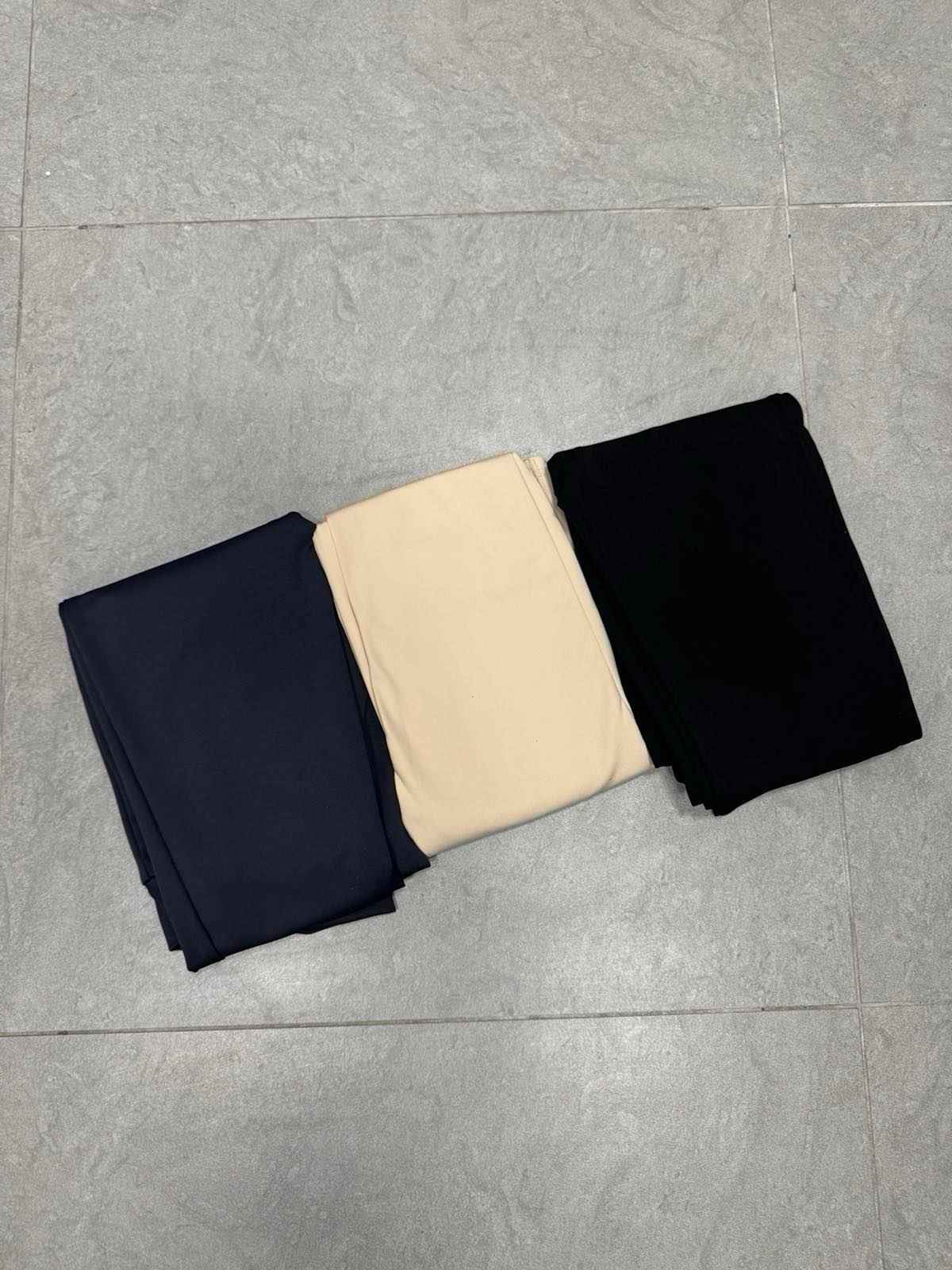 rastezljive pantalone